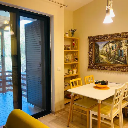Modern In Laguna Blu, Qerret Golem (Tirana)